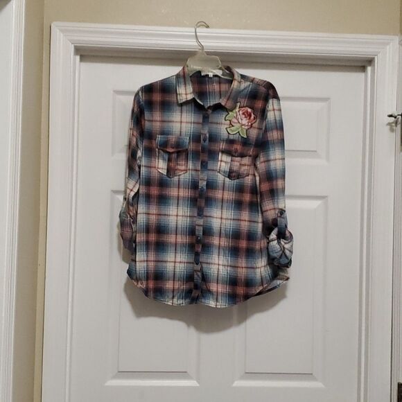 Eden & Olivia woman plaid button down top - Picture 1 of 11